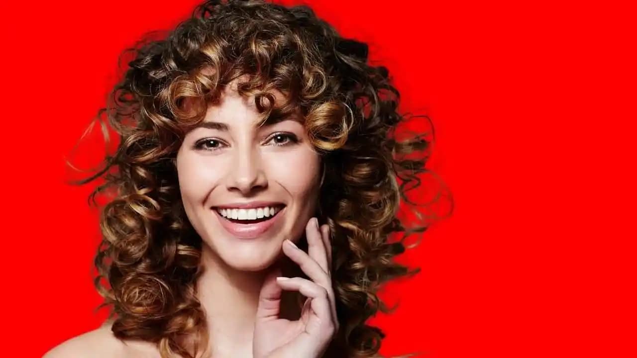 Kalıcı ve Doğal Görünümlü Bukleler İçin Etkili Yöntemler ve Bakım İpuçları