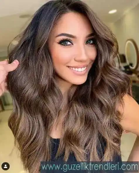 Karamel ve Koyu Kahve Saç Boyası: Doğal ve Çekici Tonlar İçin Rehber