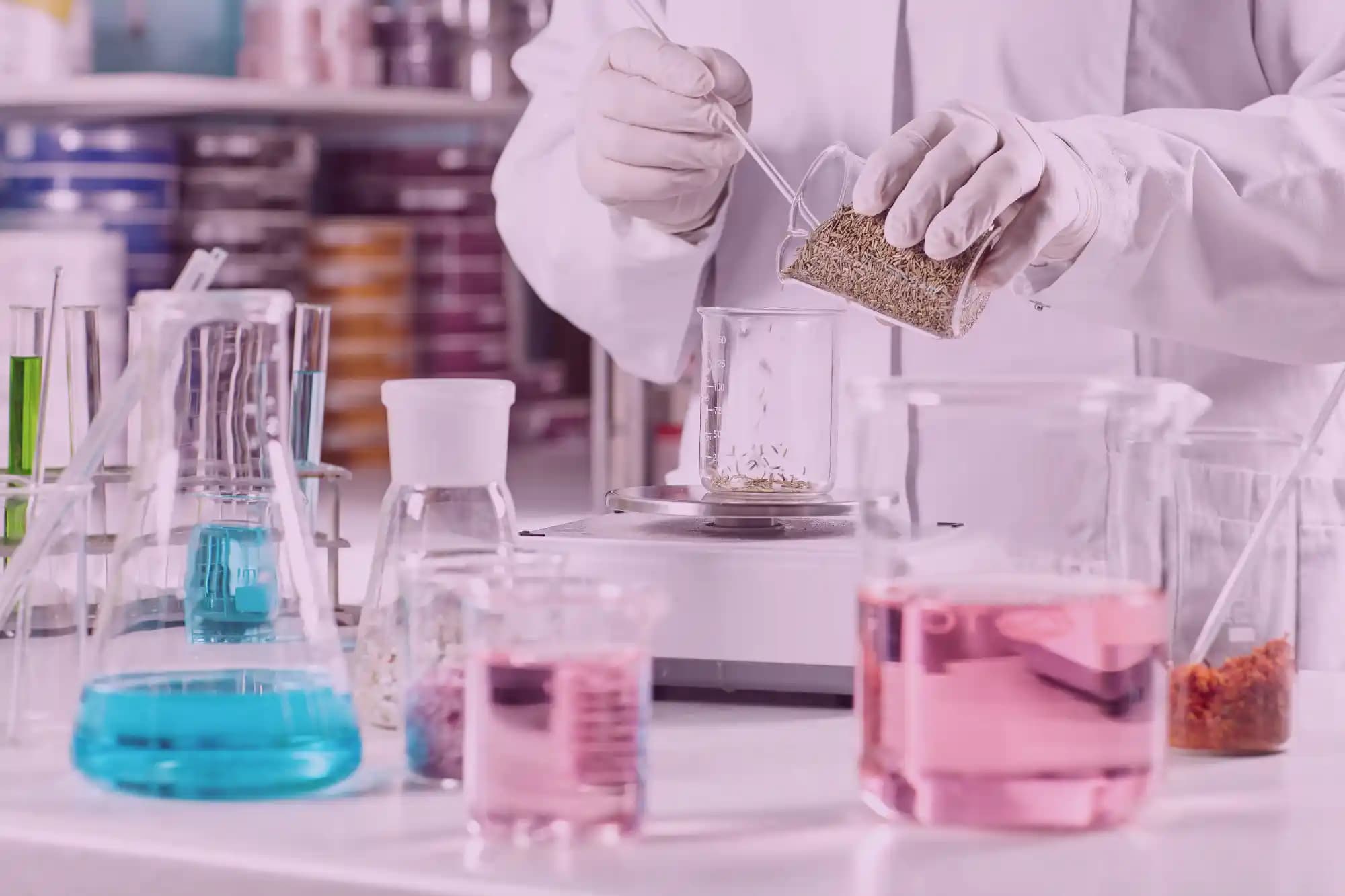 Kozmetik ve Farmasötik Ürünlerde Tarih Kontrolü: Güvenlik ve Etkinlik İçin Temel Rehberlik