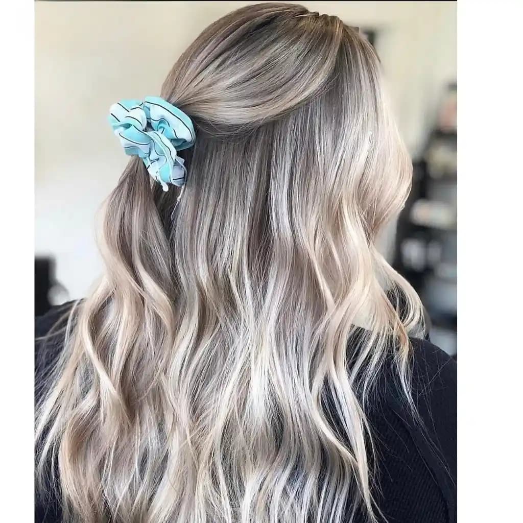 Kullü Sarı Saç Renk Tonu Seçimi: Cilt ve Göz Rengine Uygun En İyi Renkler