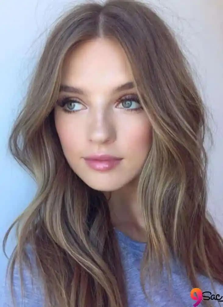 Kumral Saç Renkleri ve Trend Tekniklerle Doğal ve Şık Görünüm Yaratma Rehberi