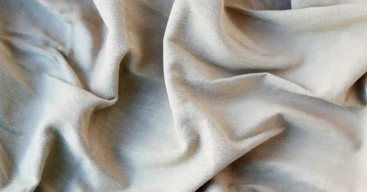 Kuru Göz Altı İçin Etkili Bakım Yöntemleri ve Doğru Ürün Seçimi