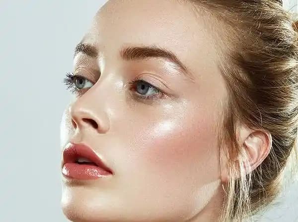 Light to Medium Ten Rengi Makyaj Rehberi: Doğal ve Uyumlu Makyaj İpuçları