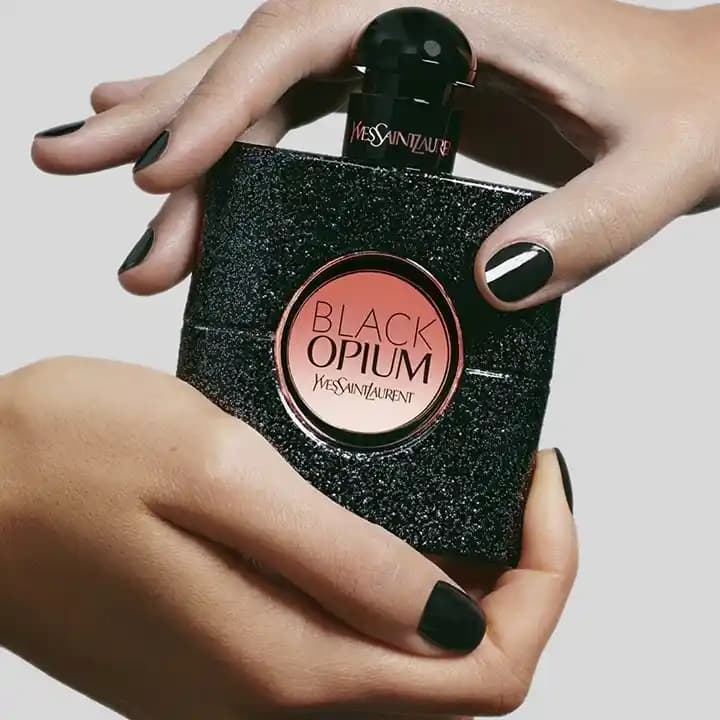Lüks Kadın Parfümleri: Chloe Signature ve YSL Black Opium Karşılaştırması ve Seçim Rehberi