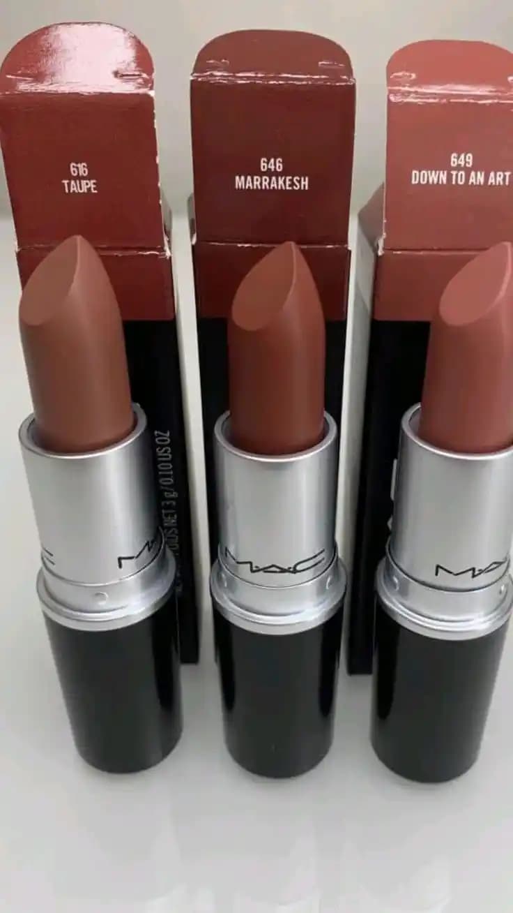 MAC ve CO Markalı Makyaj Ürünleri: Kalite, Fiyat ve Çeşitlilik Analizi