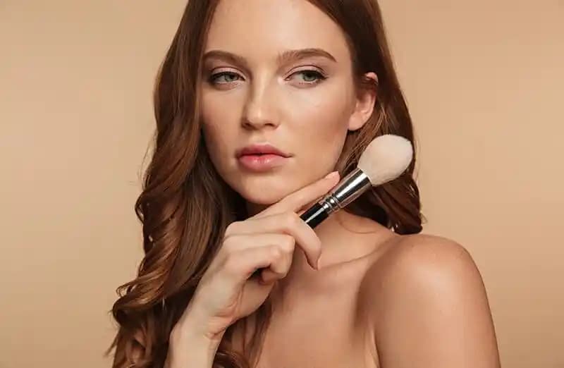 Makyajda Sık Kullanılan Dayanıklı Taşlar: Estetik ve Dayanıklılık Sağlayan Malzemeler