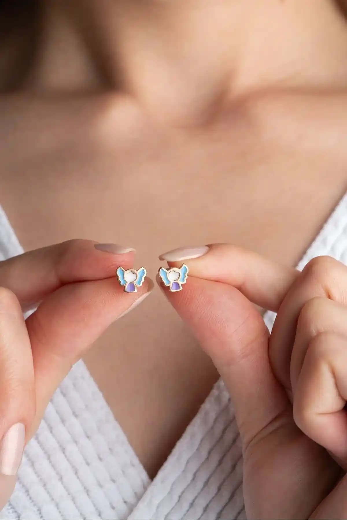 Minik Gümenüş Küpeler ile Günlük Şıklık ve Kullanışlılık Sağlayın