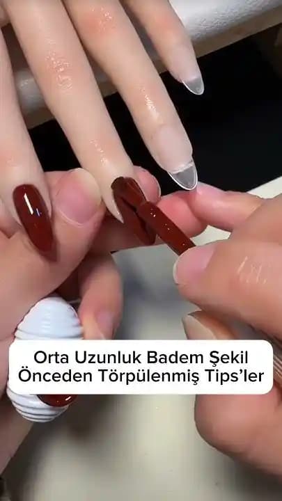 Modern Tasarımlı Badem Tırnak Tips ile Estetik ve Dayanıklılık Bir Arada