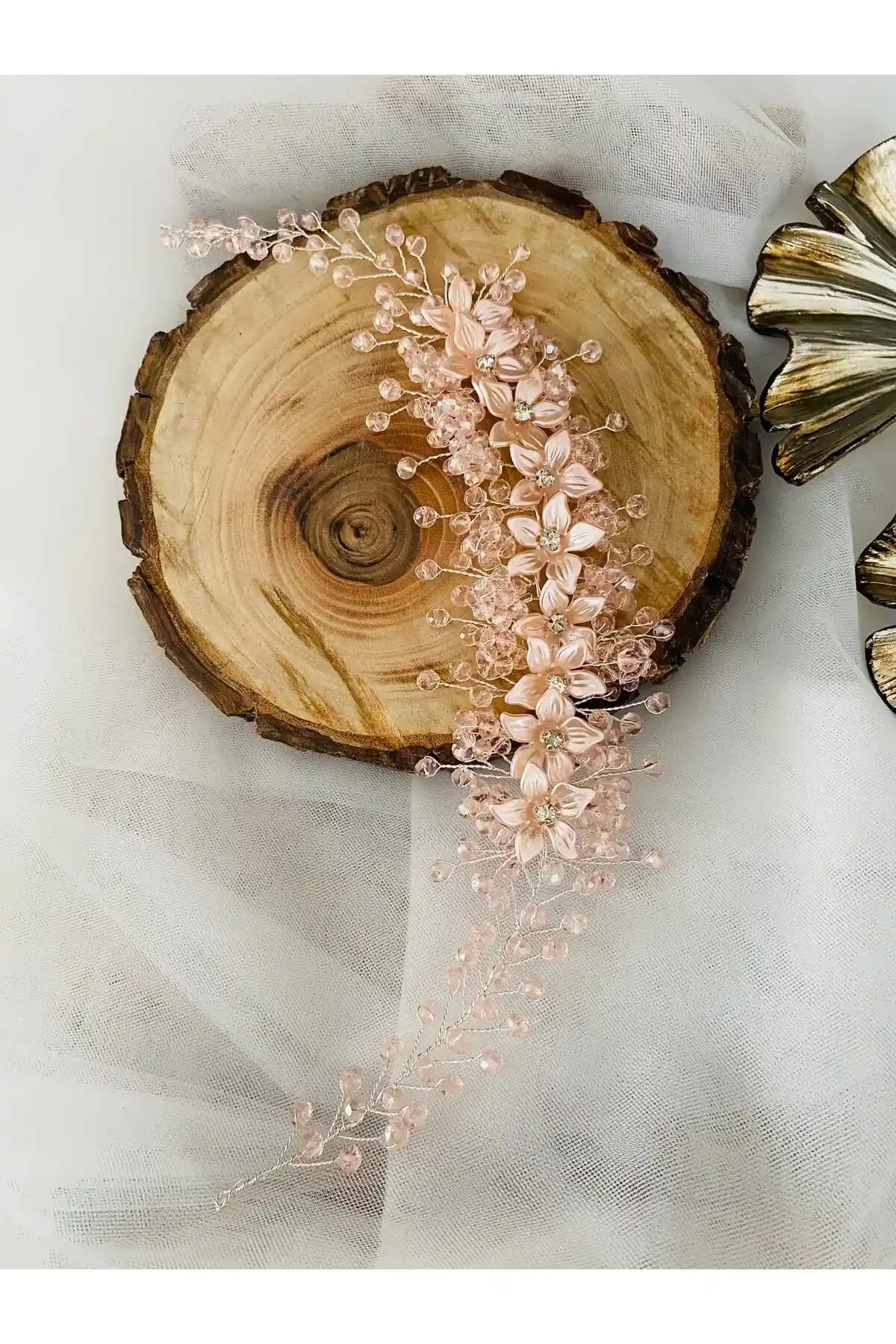 Modern ve Zarif El Aksesuarları: Güncel Trendler ve Tasarım Özellikleri