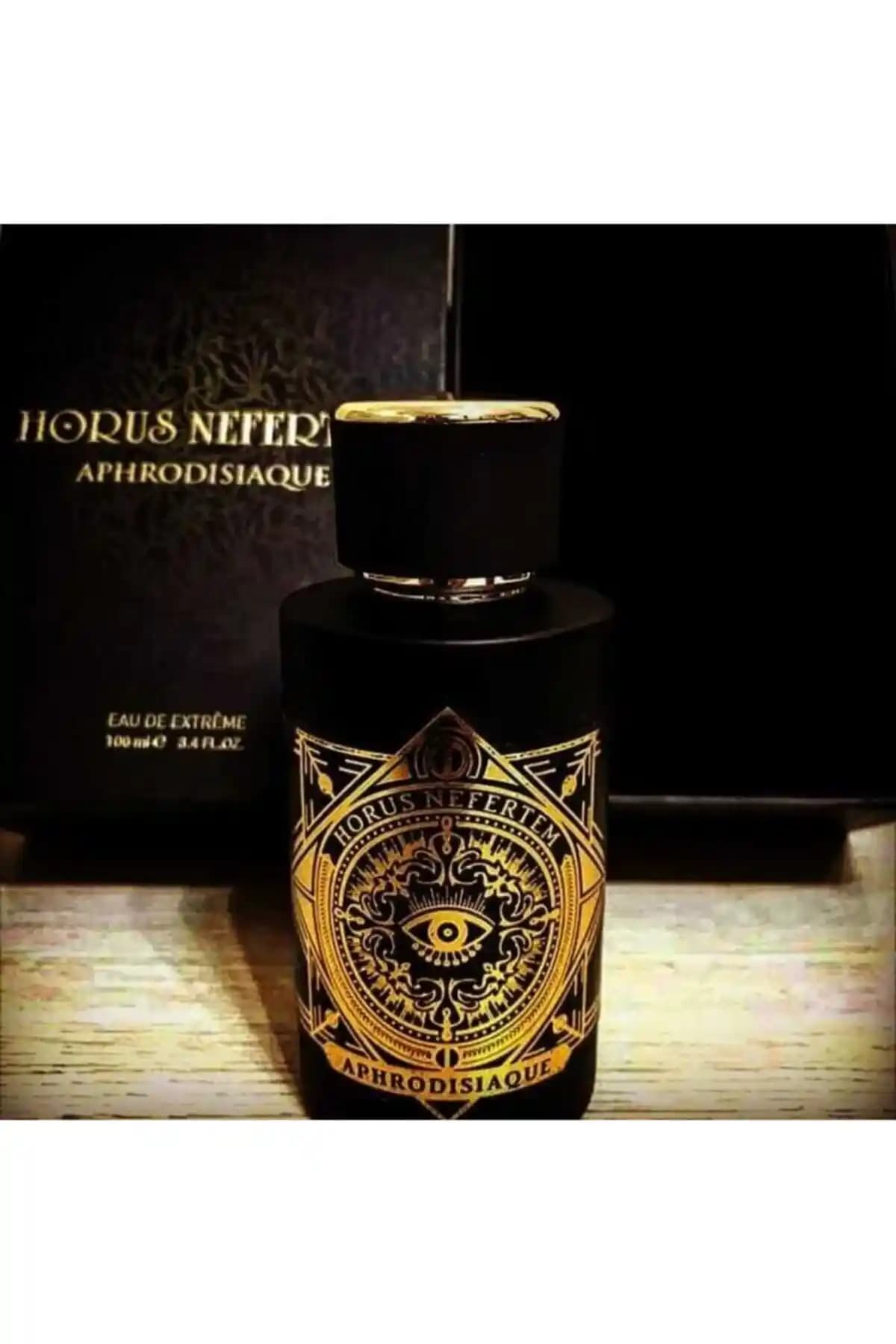 Nefertem Temalı Erkek Parfümleri: Mitolojik ve Doğal İçeriklerle Çekicilik Artırıcı