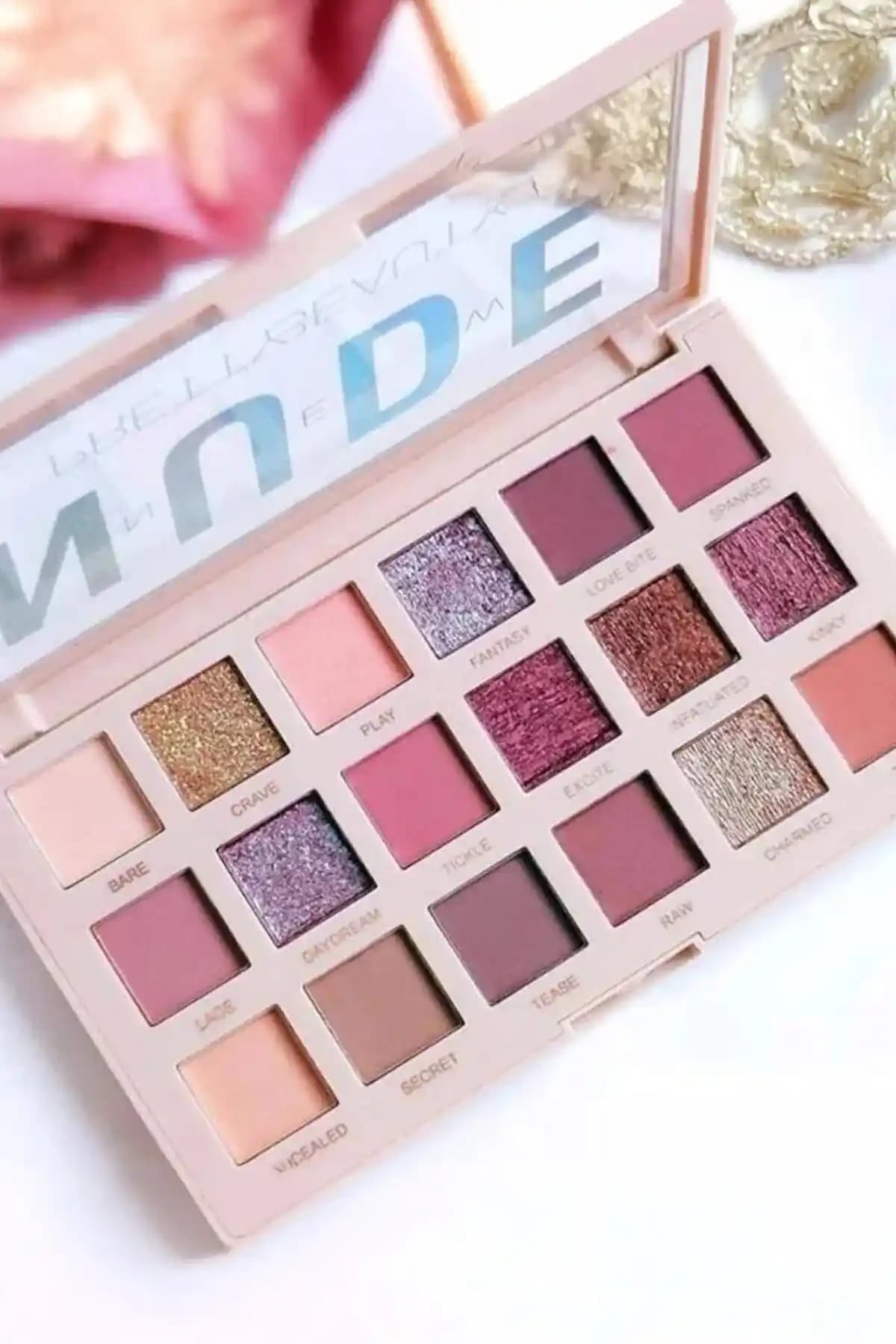 Nude Tonları Makaj Far Paletleri: Doğal ve Şık Görünüm İçin En İyi Seçenekler