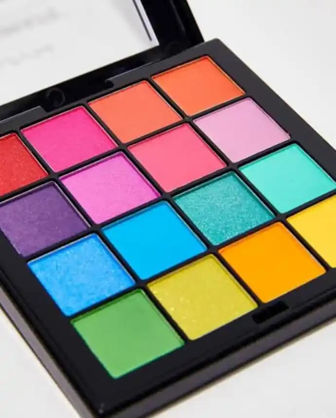 Ortam Makyajı İçin En İyi Far Paletleri Karşılaştırması ve Seçim Rehberi