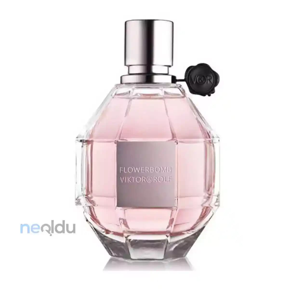 Oryantal Çiçeksi Kadın Parfümleri: Modern Kadınların Zarif ve Etkileyici Tercihi