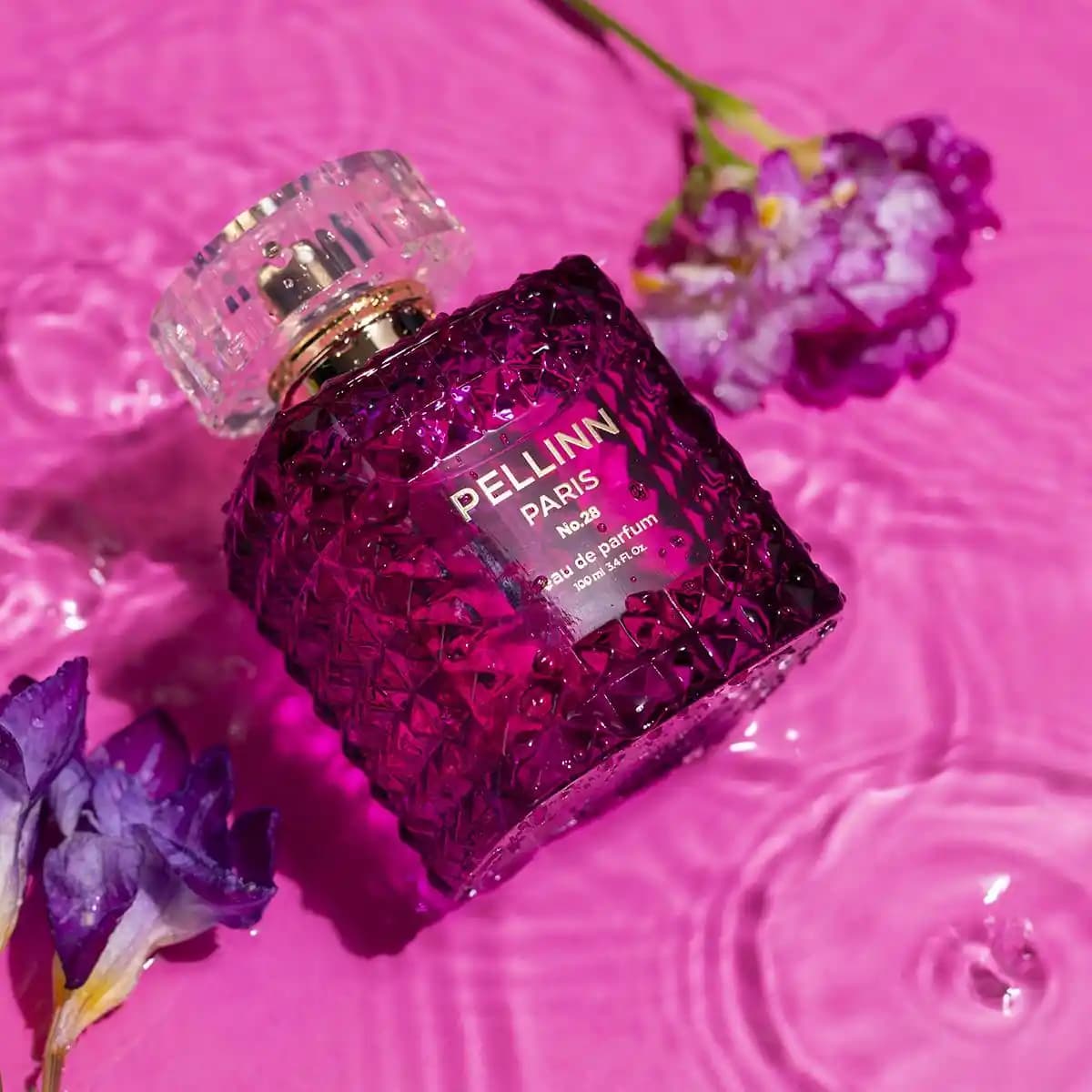 Oryantal Çiçeksi Kadın Parfümü: Zarafet ve Çekiciliğin Kalıcı Buluşması