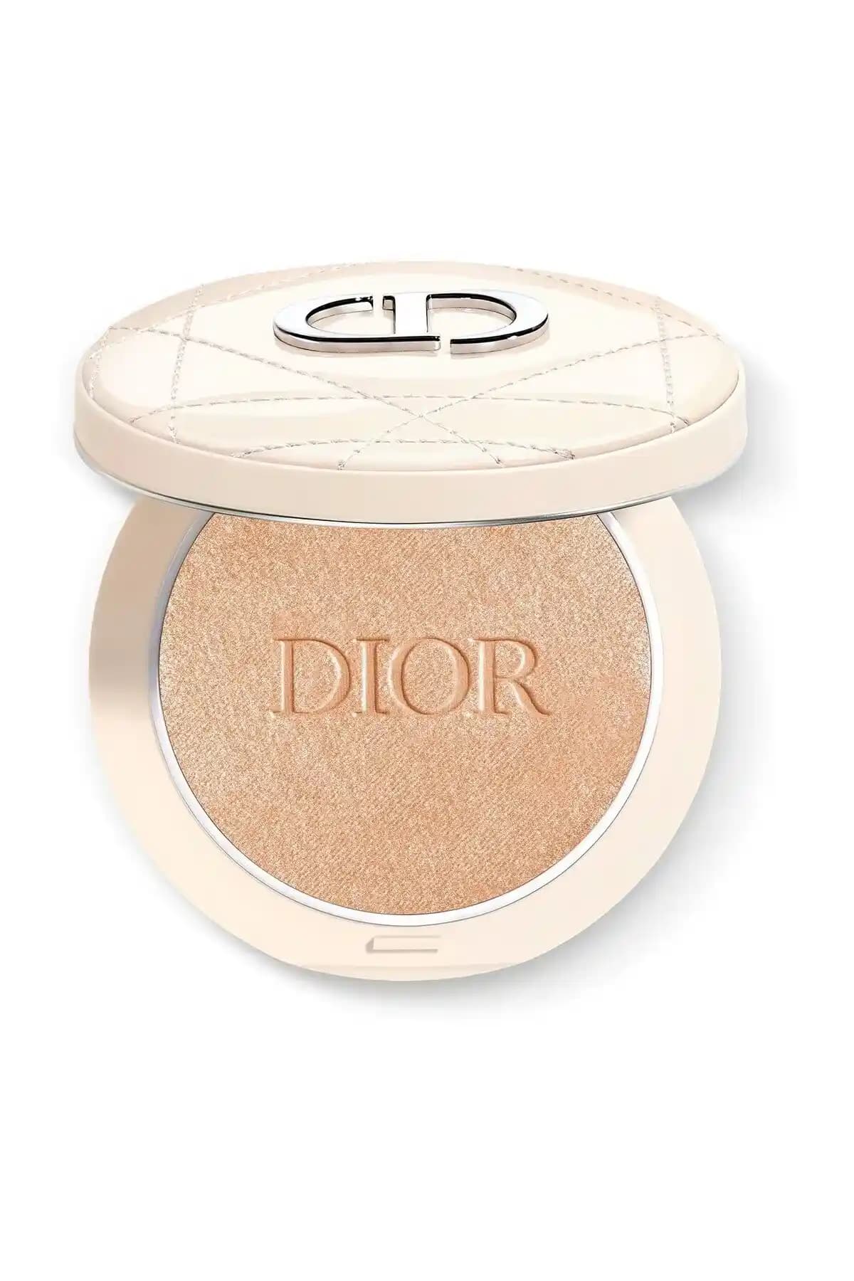 Parlak ve Doğal Görünüm İçin Aydınlatıcıların Kullanımı ve Seçimi