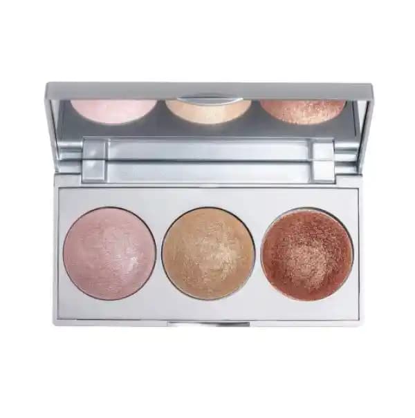 Parlaklık Sağlayan Highlighter Uygulaması: Doğal ve Işıltılı Bir Makyaj İçin Bilmeniz Gerekenler