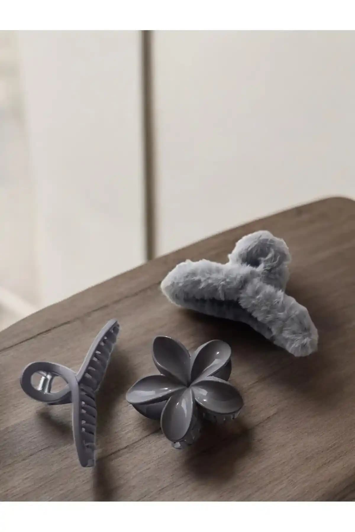 Peluş Fiyonk Lotus Mandal Saç Tokası: Şıklık ve Kullanım Kolaylığını Bir Arada Sunar