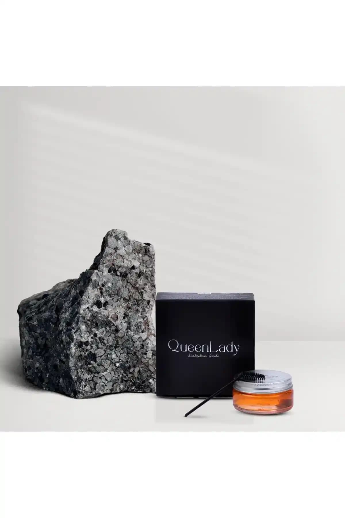 Queen Lady Kas Şekillendirici Wax: Vücut Hatlarını Belirginleştiren Kozmetik Ürün