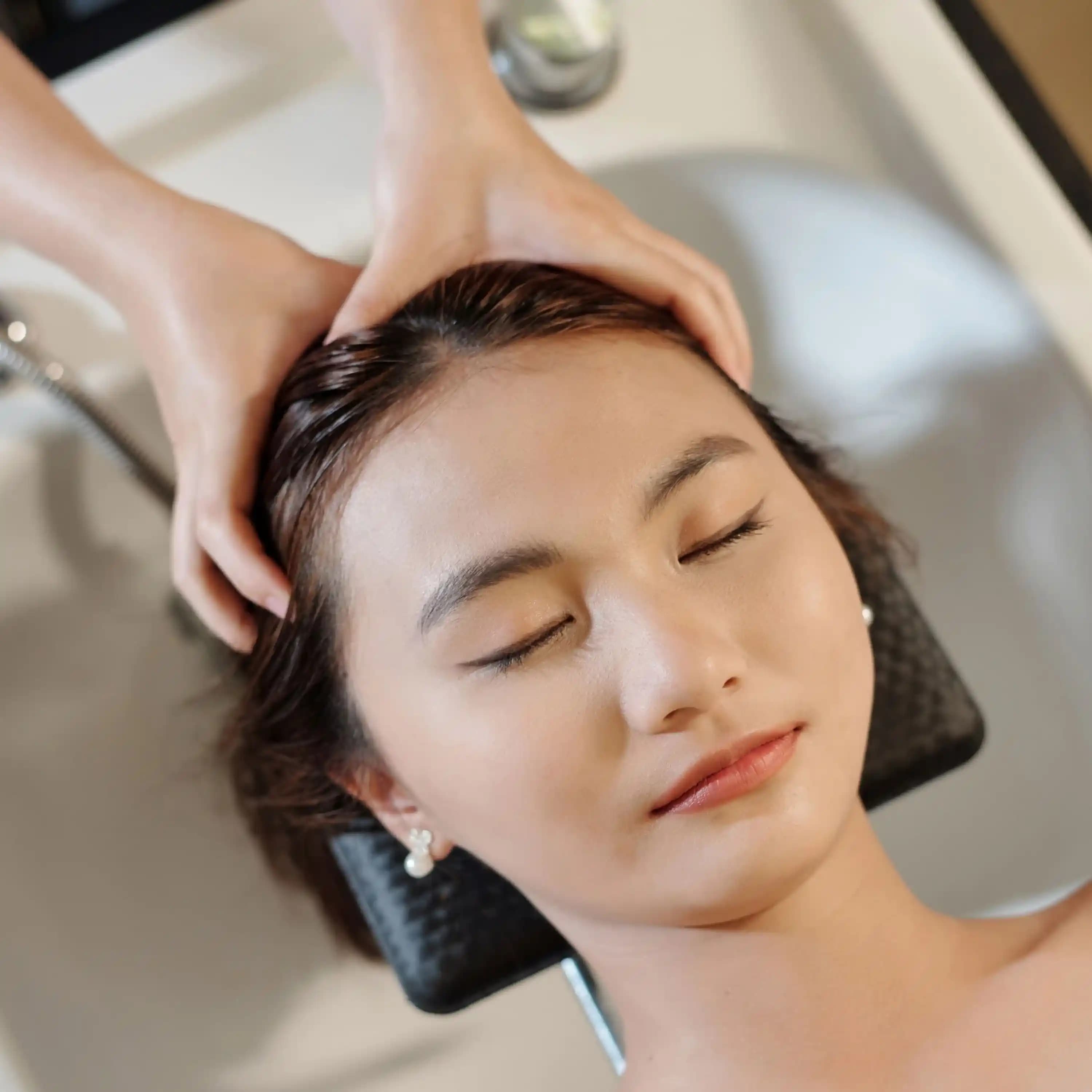 Saç Derisi Sağlığını Koruma Yöntemleri ve Peeling Uygulamasının Faydaları