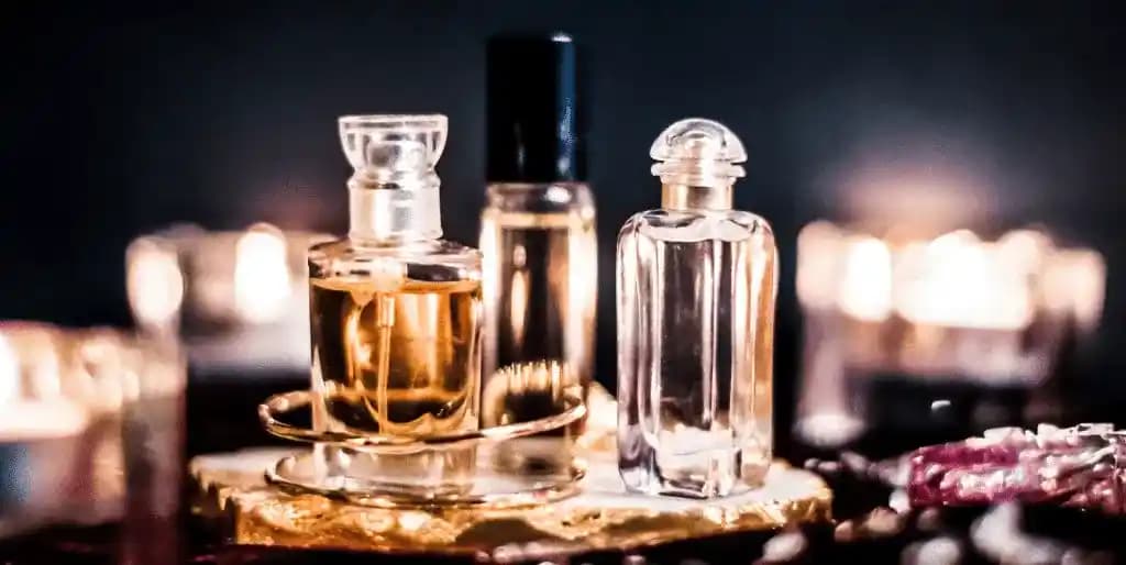 Aralık Ayında Tercih Edilen Kış Parfümleri: Odunsu, Baharatlı ve Miskli Kokuların Önemi