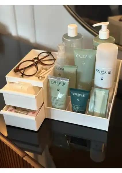 Bayev Rose Çekmeceli Makyaj Organizer: Estetik ve Fonksiyonellik Bir Arada