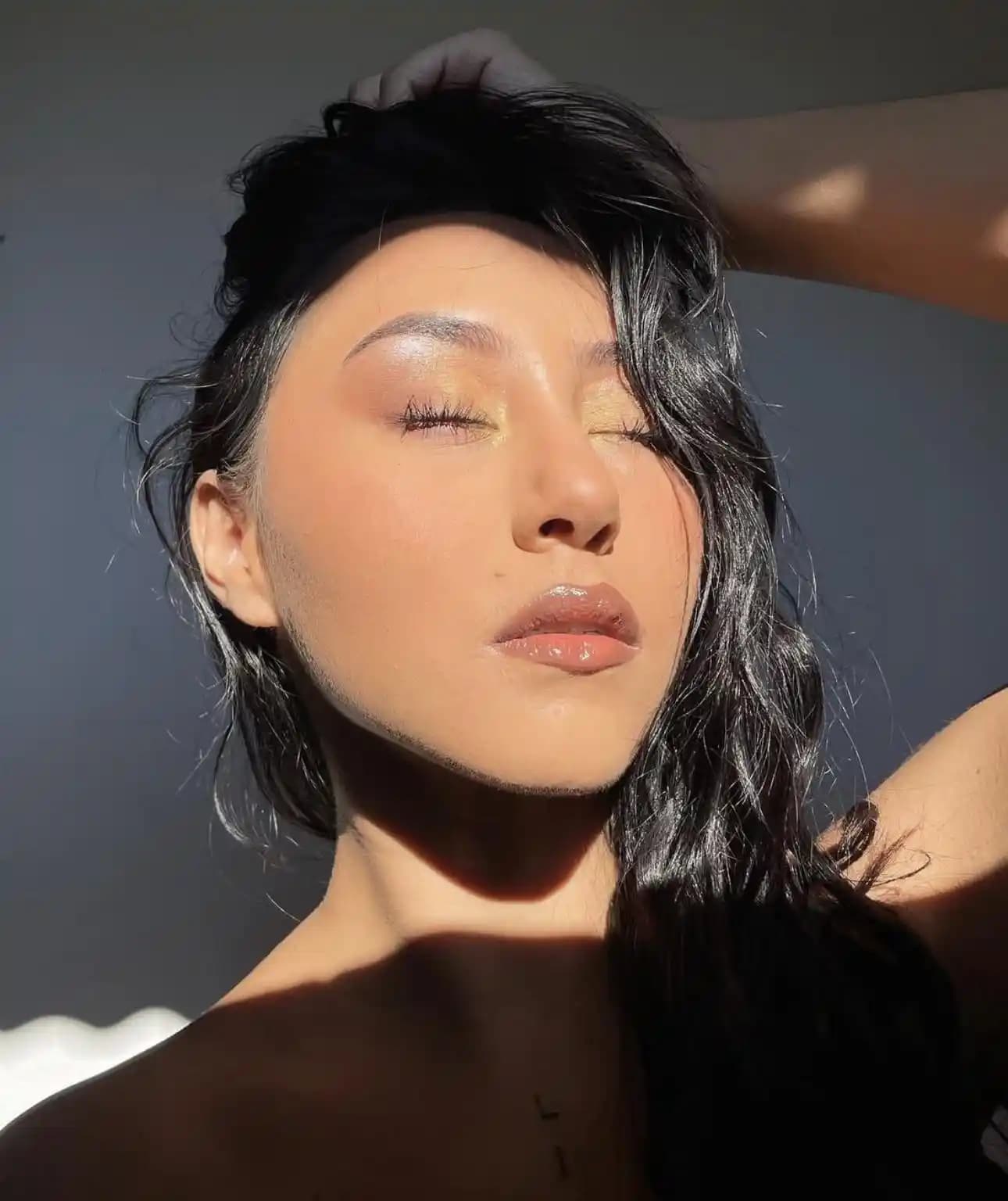 Doğal ve İnce Makyajın İncelikleri: Ürün Seçimi ve Uygulama Teknikleriyle Makyaj Sanatı