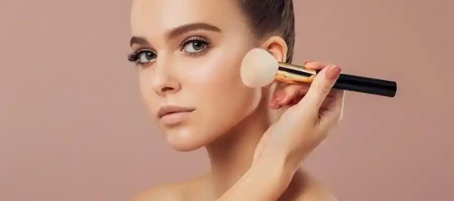 Jones Road Beauty Makyaj Ürünleri: Kuru ve Olgun Ciltler İçin Nemlendirme ve Kapalılık İncelemesi