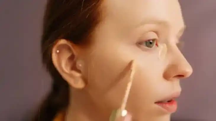 Mor ve Gri Tonlu Allık ve Dudak Ürünlerinde Asya Güzellik Markaları ve Renk Seçenekleri