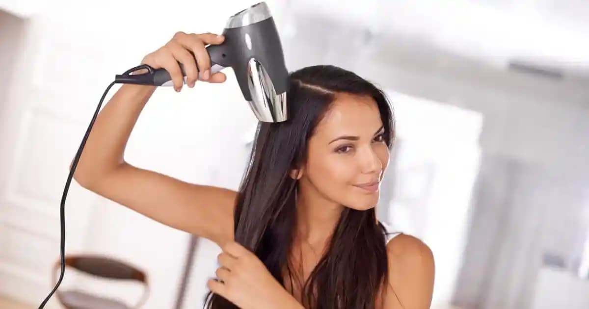 Saç Kurutma Yöntemleri: Hava ile Kurutma ve Fönün Saç Sağlığı Üzerindeki Etkileri
