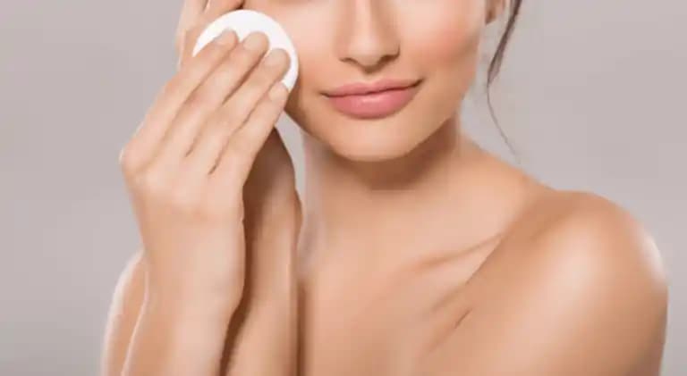 Yağlı Ciltler İçin Uygun Nemlendirici Seçimi ve Doğru Kullanım Yöntemleri