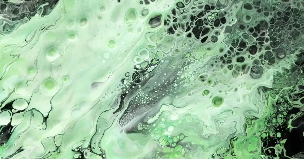 Essence Beyaz Göz Kalemi ile Gözlerinizi Daha Canlı ve Büyük Gösterin