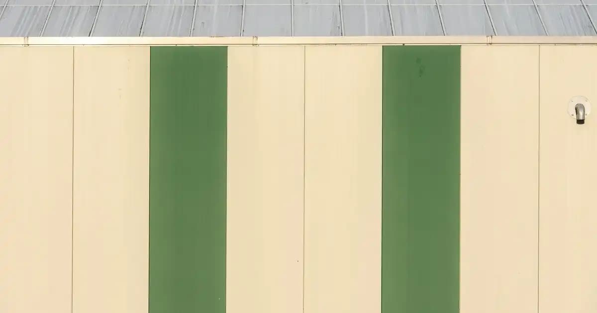 Essence Dudak Parlatıcıları: Parlak ve Doğal Dudaklar İçin En İyi Seçenekler