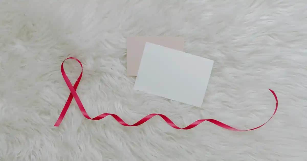 Eyeliner ve Dipliner Arasındaki Farklar ve Hangi Durumda Hangi Ürün Tercih Edilmeli