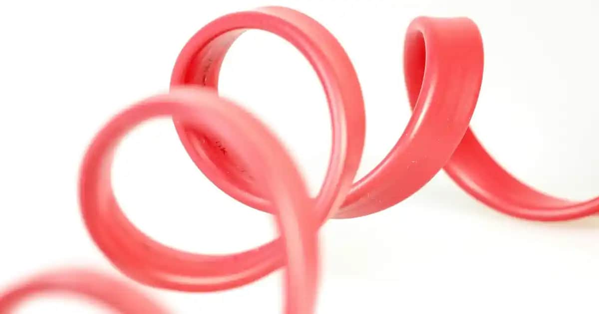 Fondöten ve BB Krem Arasındaki Farklar ve Doğru Ürün Seçimi Rehberi