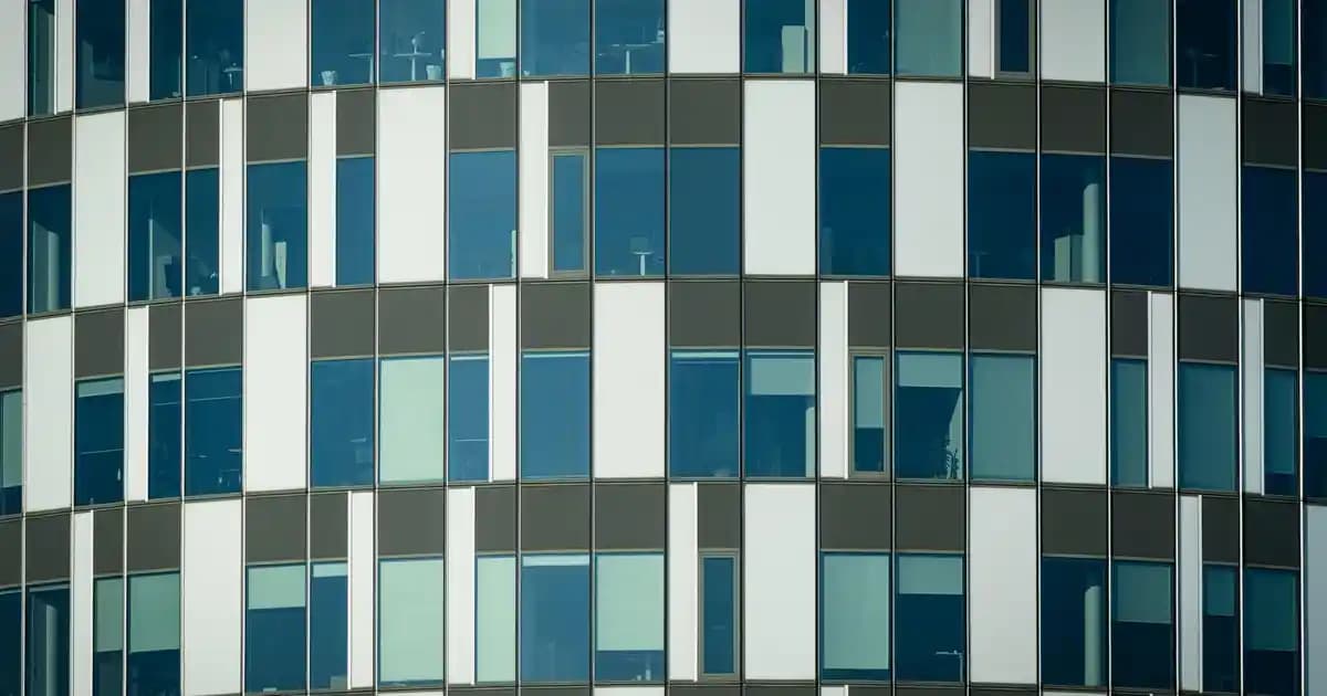 Koyu Kumral Saç Rengi ve Stil Rehberi Erkekler İçin Günlük ve Ofis Modelleri