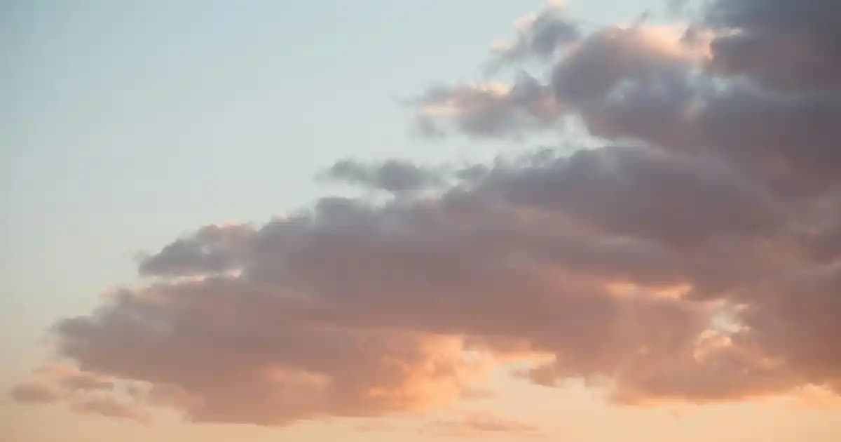 Maybelline 135 Renkleri: Uzun Süre Dayanıklı ve Çeşitli Makyaj Seçenekleri