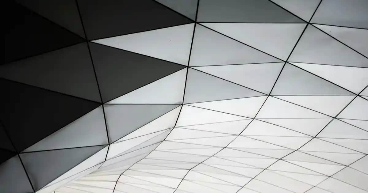 Maybelline 55 Royal Renkli Ruj: Uzun Süreli, Yoğun ve Şık Kozmetik Tercihi