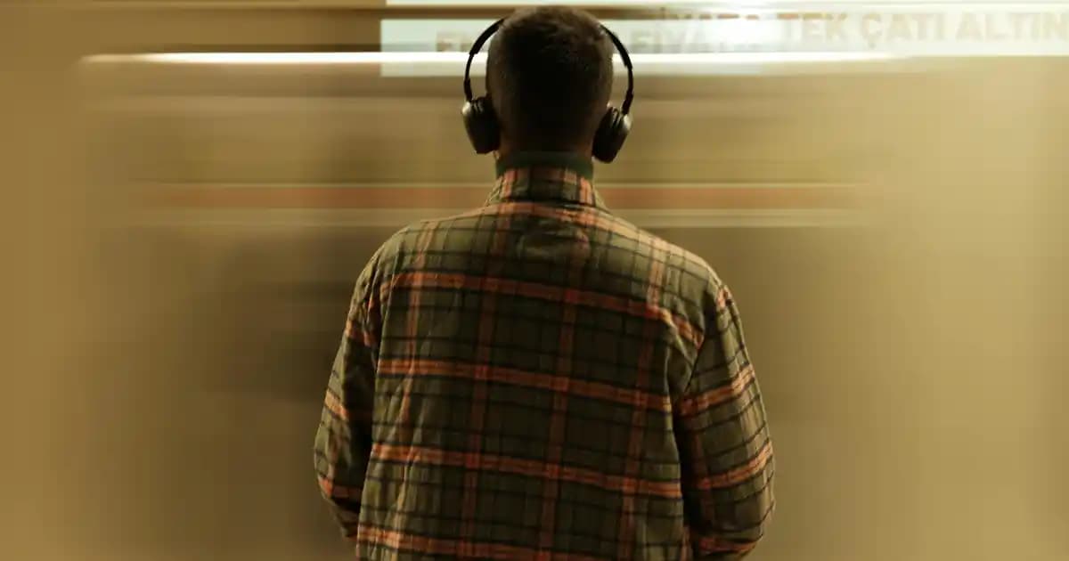 Maybelline Ruj Koleksiyonu: Kalıcı ve Çeşitli Renk Seçenekleriyle Makyajınıza Şıklık Katar