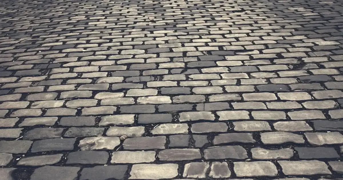 Oje Sürme Sanatı ve Trendleri: Renkler, Uygulama Teknikleri ve Güvenilir Markalar