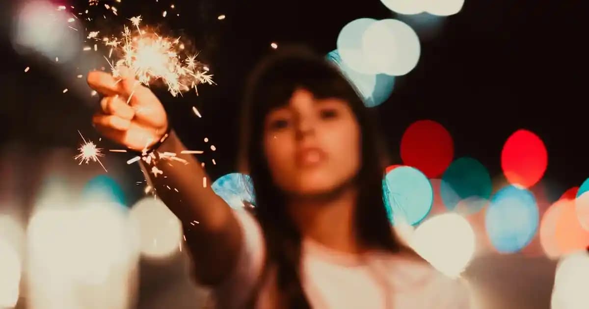 2025'te Dudaklarınızda Büyüleyici Renk Değişimi: Show Your Magic Gloss