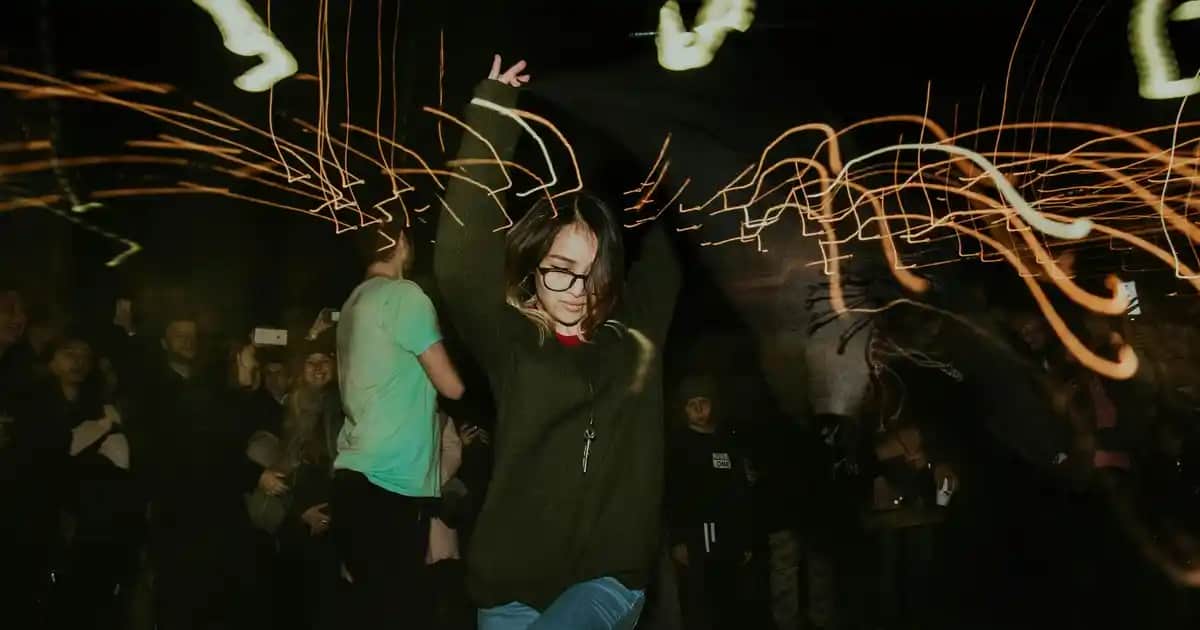 Pink Lights Kozmetik Trendleri ve Parıltı ile Doğal Güzelliğin Yükselişi