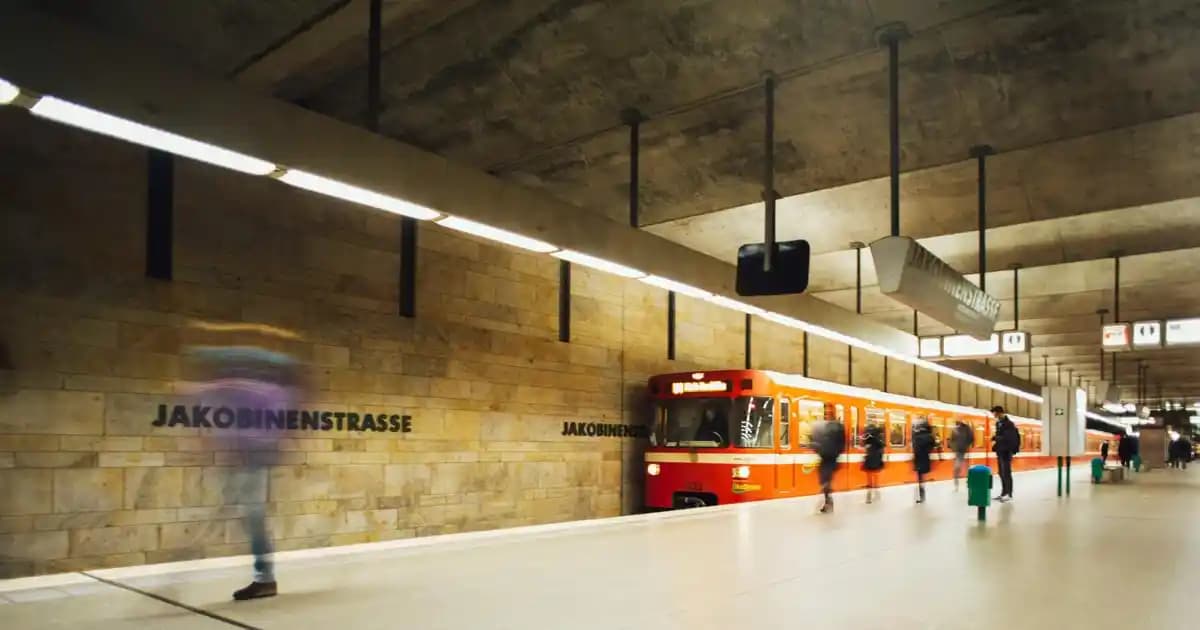 Platin Sarısı Saç Rengi: Bakım ve Ulaşım Yöntemleri Hakkında Detaylı Rehber