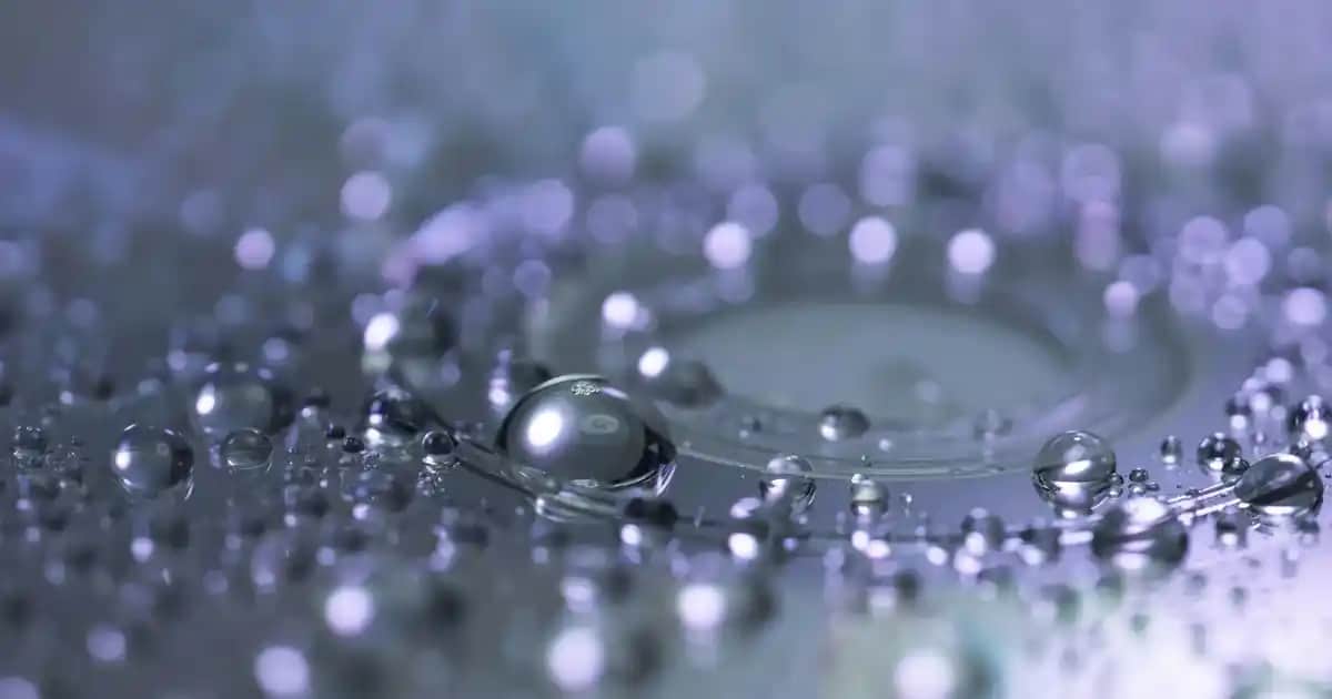 Salisilik Asit İçeren Temizleme Jeli: Akne ve Gözenek Sorunlarına Etkili Çözüm