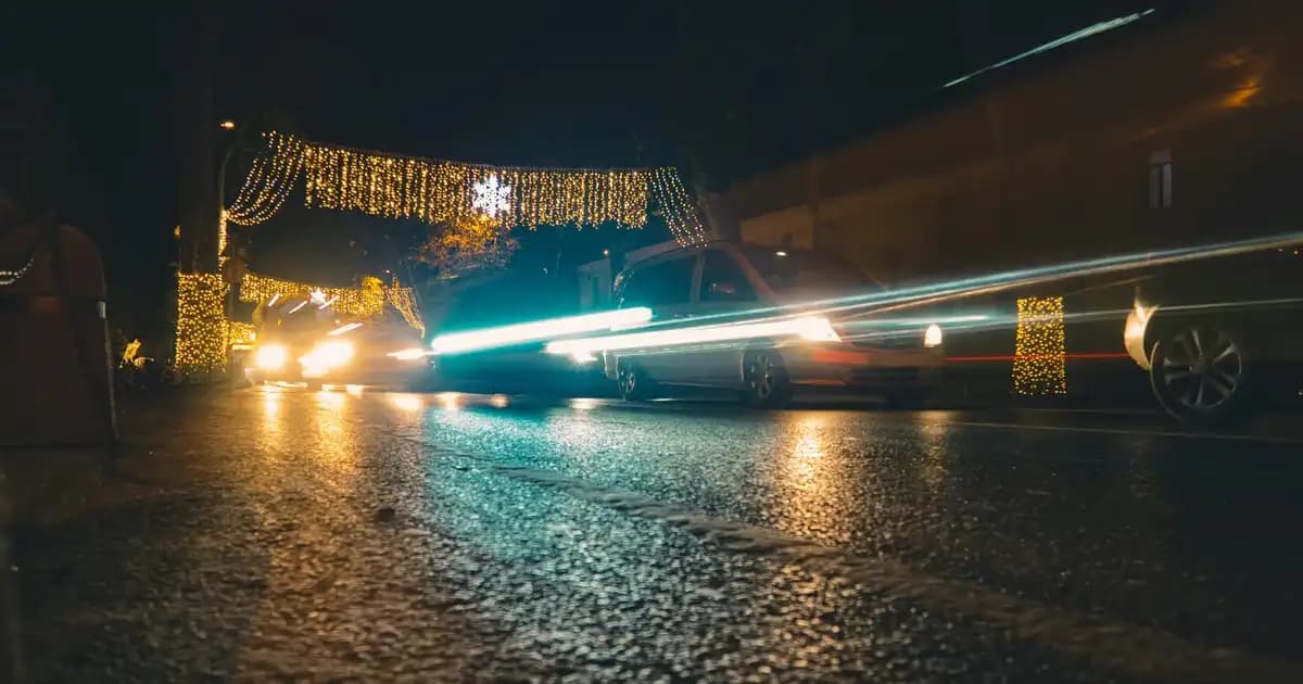 Topaz Rengi Kozmetik Ürünleri ve Makyajda Kullanım Alanları Analizi