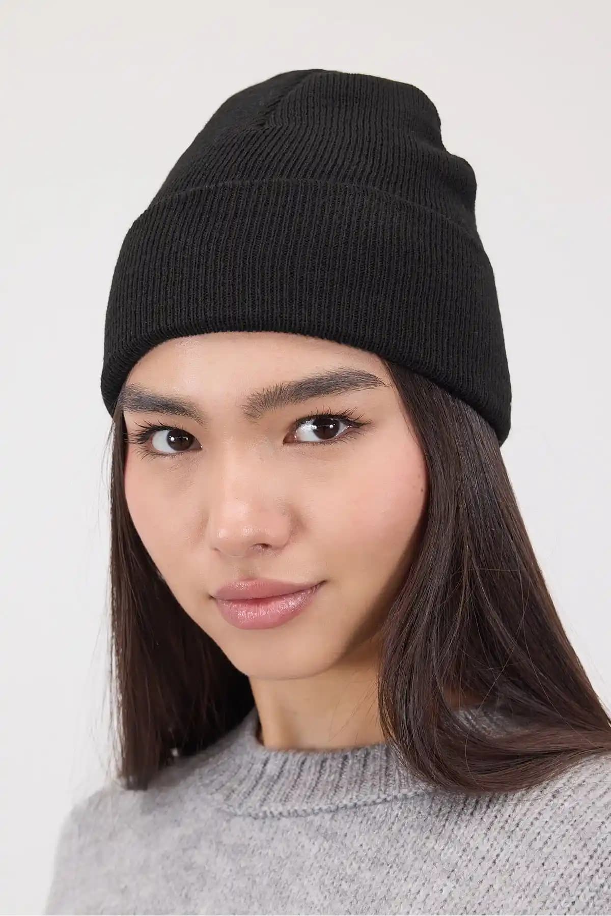 Addax Basic Bere: Kış Aylarının Şık ve Konforlu Aksesuarı