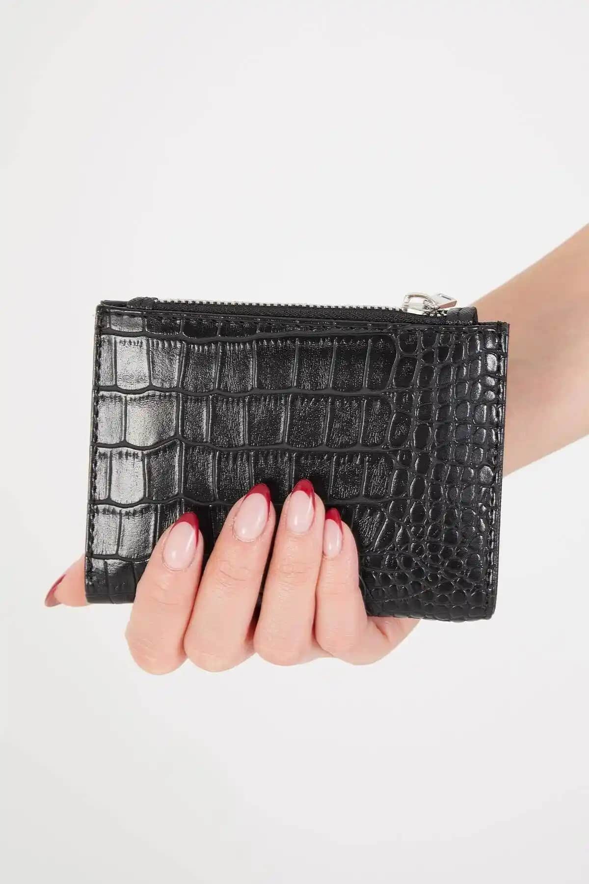 Addax Timsah Derisi Görünümlü Cüzdan: Şık ve Fonksiyonel Günlük Kullanım Aksesuarı