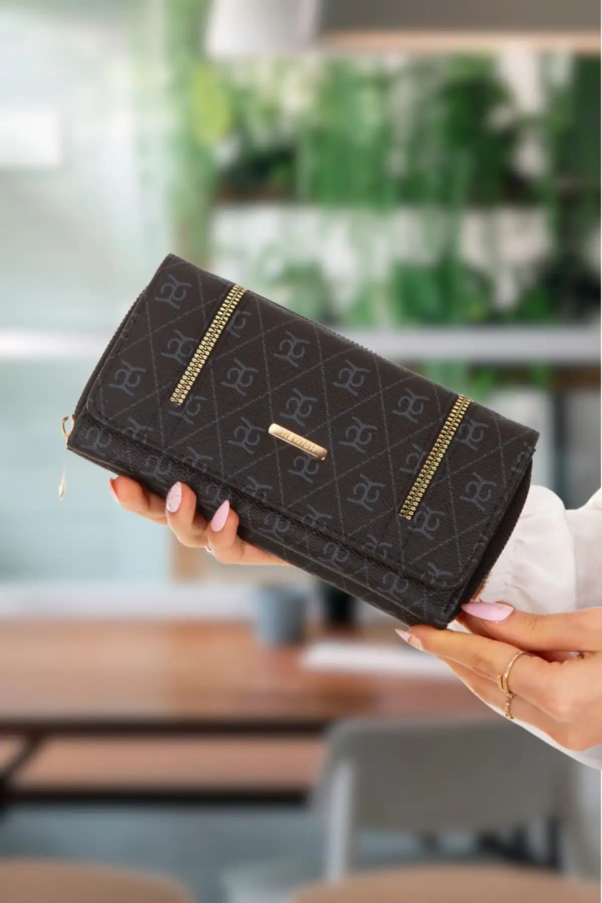 Adelina Bags ve Frank Martin Lion Kadın Cüzdanları Karşılaştırması: Özellikler ve Kullanıcı Yorumları 1