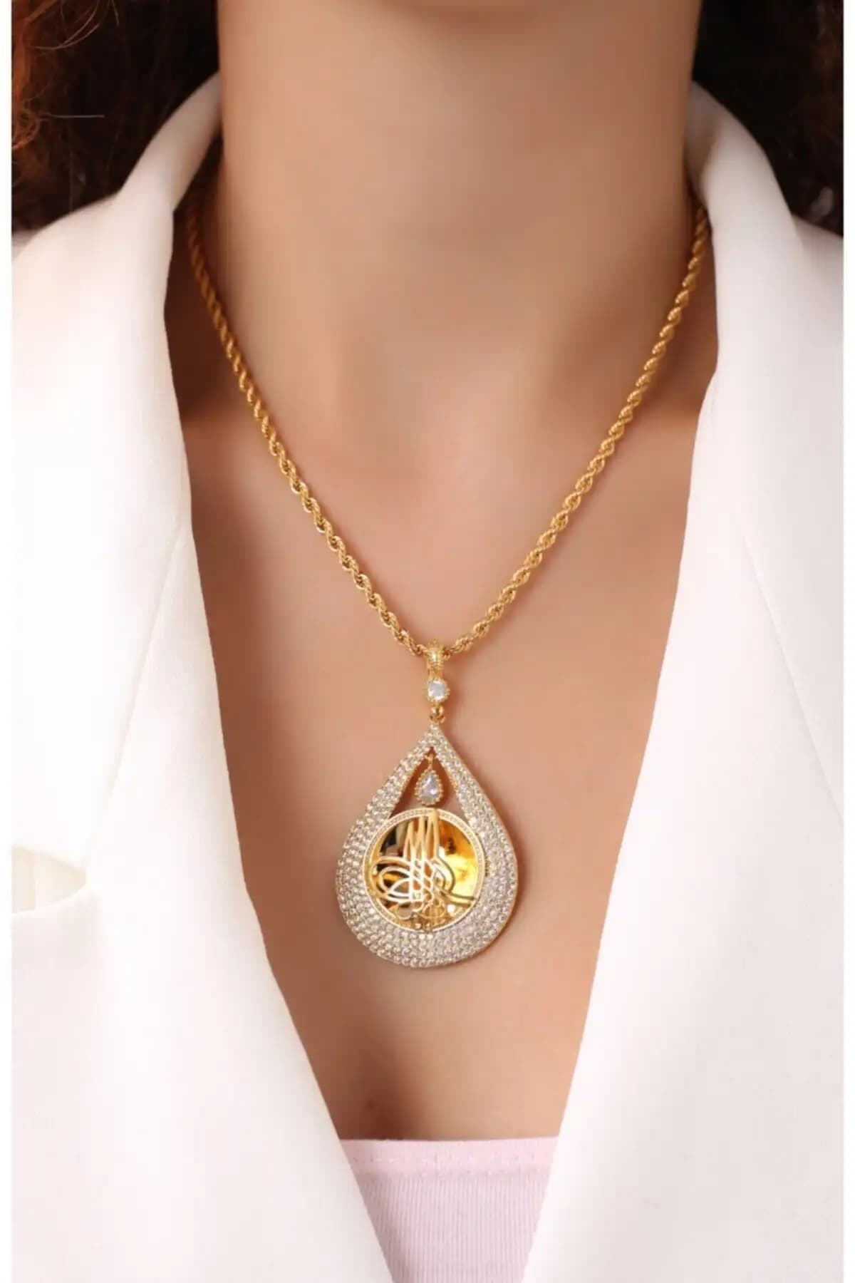ADGOLD 22 Ayar Altın Kaplama Damla Model Tuğralı Kolye Özellikleri ve Tasarımı