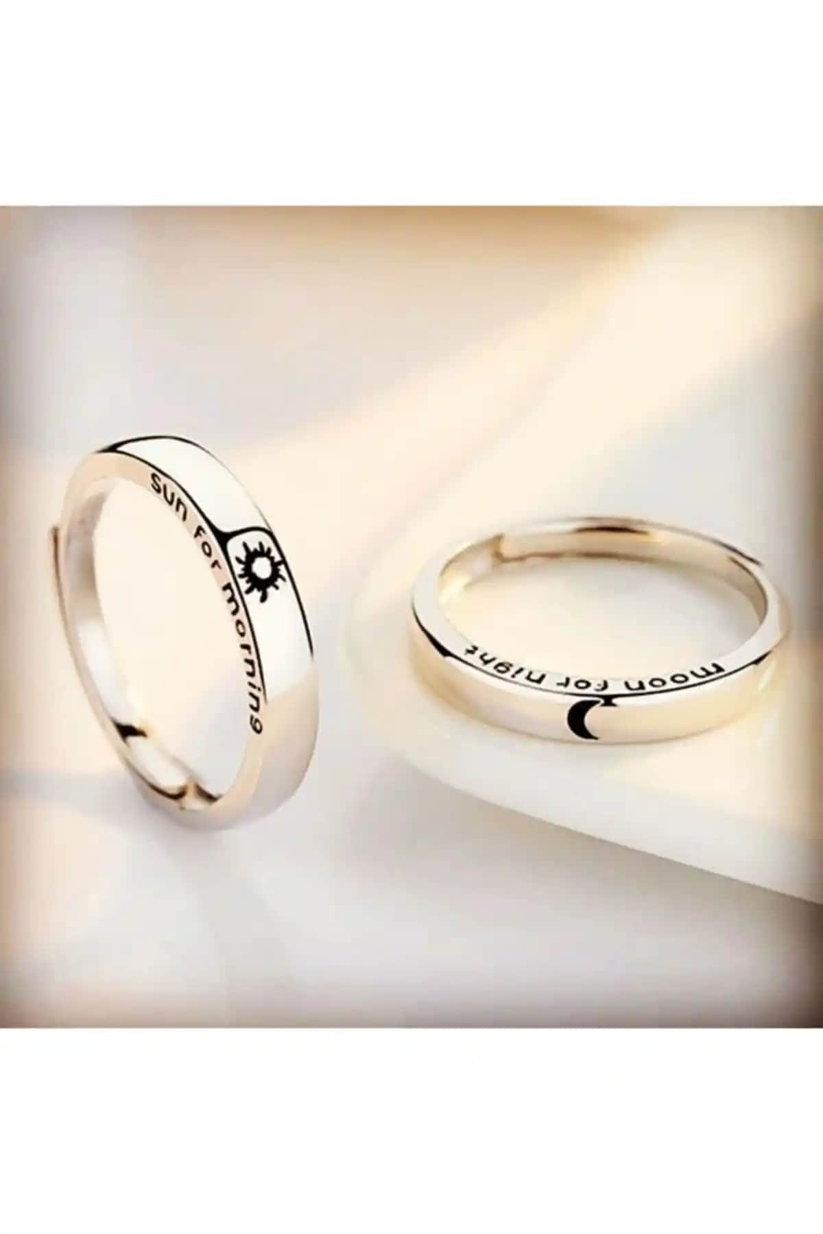 Aksesdunya Gece Gündüz Yüzüğü ve Sahira Jewelry Melek Motifli Alyans Karşılaştırması