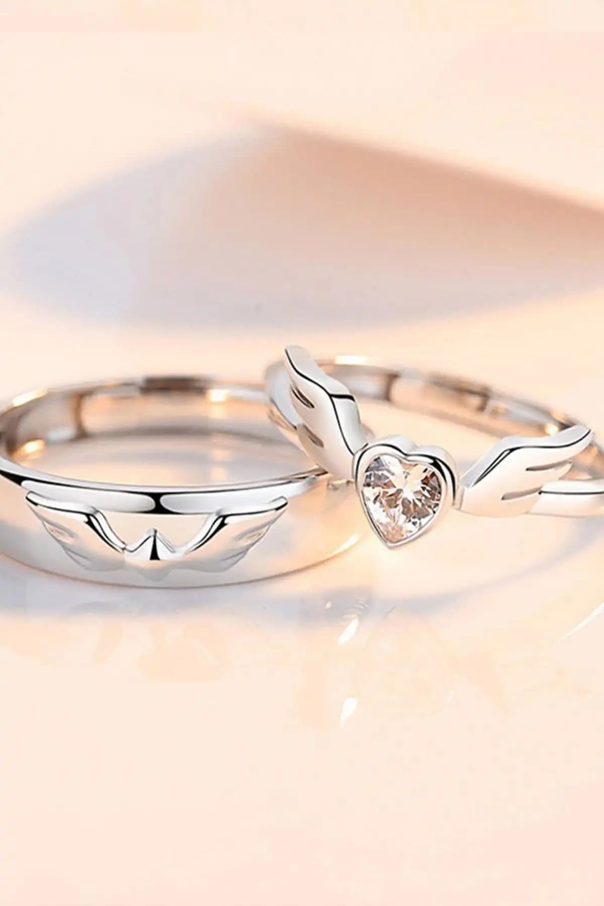 Aksesdunya Gece Gündüz Yüzüğü ve Sahira Jewelry Melek Motifli Alyans Karşılaştırması 2
